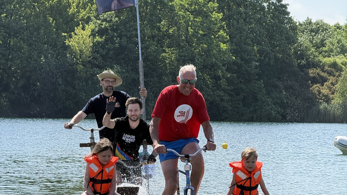 Bootsrennen beim Wasserfest Thekla: das CDU-Team auf dem Wasser